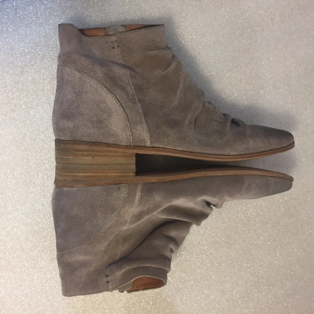 Jeffrey Campbell gray suede Ankle Boot size 7